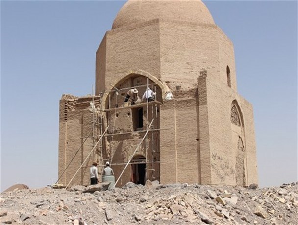 مرمت بقعه پیر جارسوز بردسیر آغاز شد