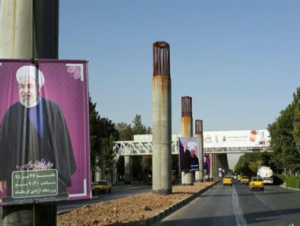 پشت پرده استقبال های تصنعی در سفرهای استانی روحانی عیان شد/ هزینه سنگین کارناوال و جشن و بنر از اموال ادارات بی پول کرمانشاه در سال اقتصاد مقاومتی+ صوت