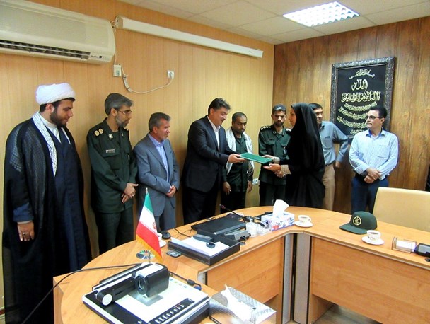 از بانوان شاخص بیست اداره در بندرعباس تقدیر شد+تصاویر