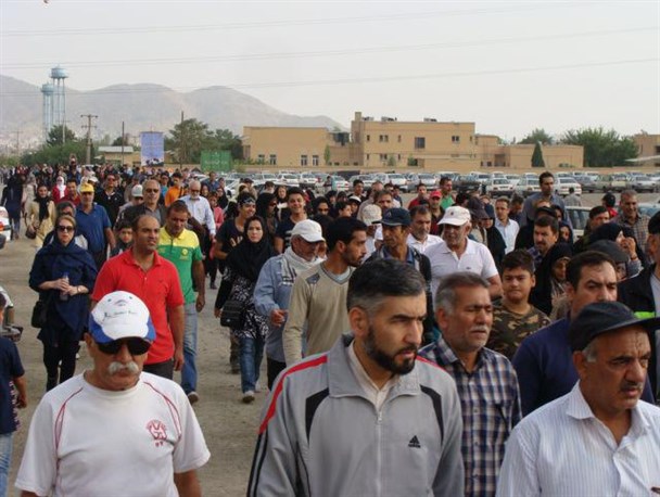 برگزاری همایش پیاده روی خانوادگی در اراک+تصاویر