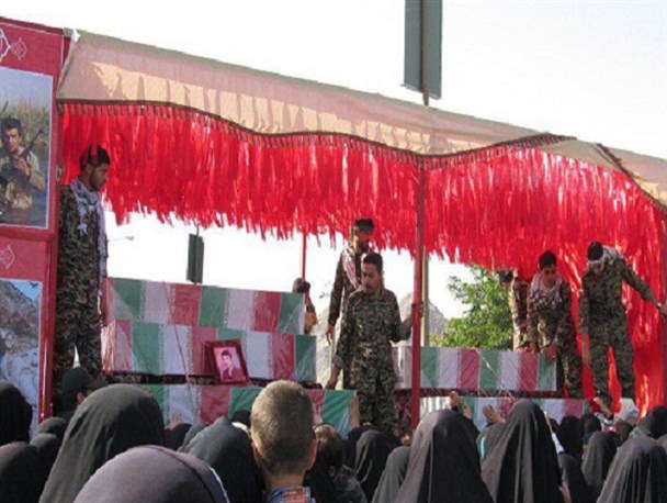 استقبال باشکوه مردم نطنز از کاروان شهدای دفاع مقدس+  تصاویر