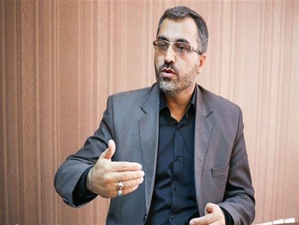 گسست بین مردم و حاکمیت تیتر اصلی کار دشمن است/ انقلابی‌ها پرچم مبارزه با فساد را بالا ببرند