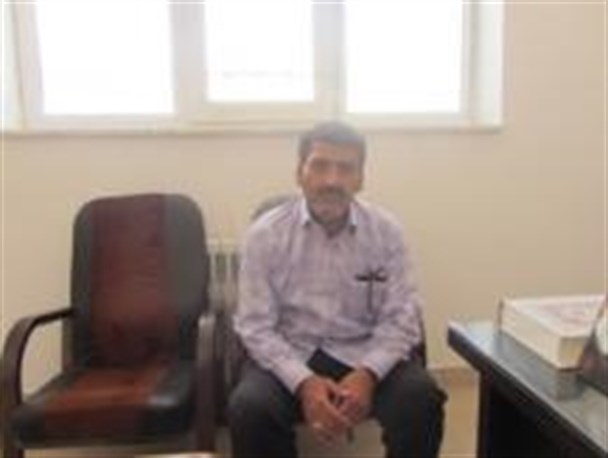 با خمیرهای نان برای جشن انقلاب شیرینی درست می کردیم