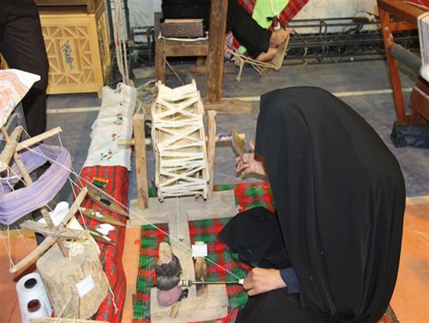 شهریور ماه؛ آغاز احیای نساجی سنتی در خانه تخصصی نساجی سنتی رویین