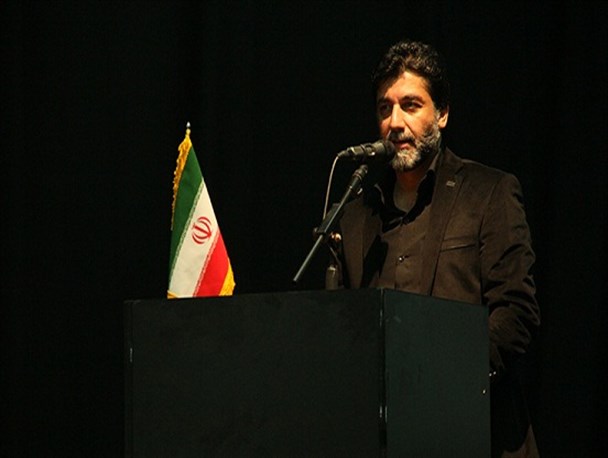با مسئولینی که خبرنگار را تهدید کنند برخورد می‌شود
