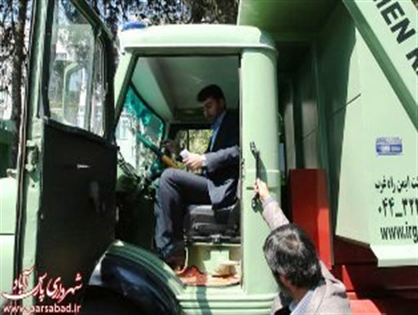 شهردار پارس‌آباد راننده کامیون شد!+عکس