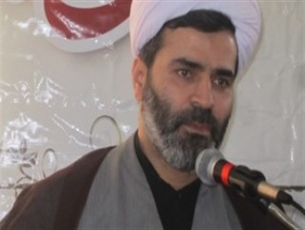 مسئولان حرفی نزنند که تیشه به ریشه انقلاب بزند