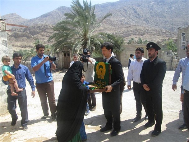 تصاویر/ دیدار خدام رضوی از مددجویان روستای دهوک