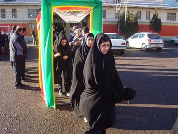 اعزام 200 بانوی بسیجی بوکانی به مناطق عملیاتی شمال غرب کشور