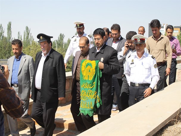 عجب شیر عطر و بوی حرم امام رضا(ع) را استشمام کرد/گزارش تصویری