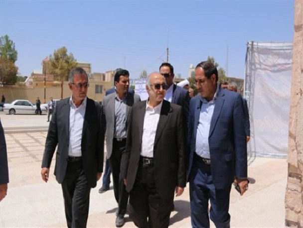 افتتاح طرح آبیاری تحت فشار / بازدید از کارخانه رفسنجان دارو که برای ۶۰ نفر اشتغال ایجاد کرده است