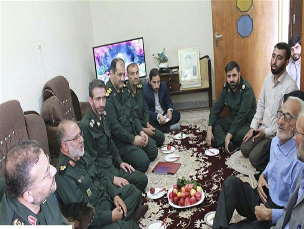 دیدار رئیس سازمان بسیج با خانواده طلبه شهید عسگری خادمی در ساری