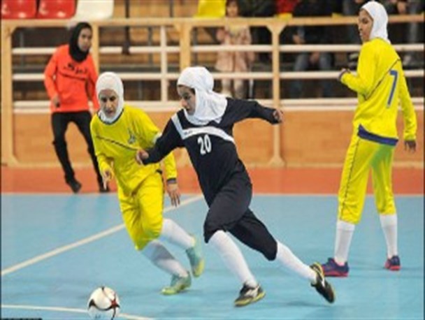 شکست استقلال ساری در روز اول