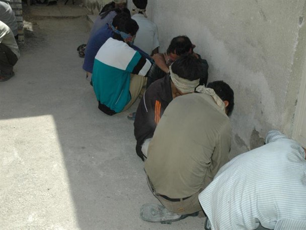 دستگیری ۱۴ سارق و خرده فروش مواد افیونی