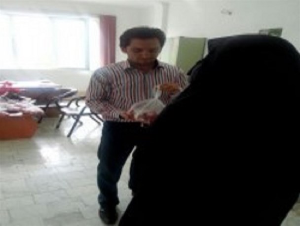 توزیع گوشت قربانی بین پنجاه خانوار نیازمند در گرمی