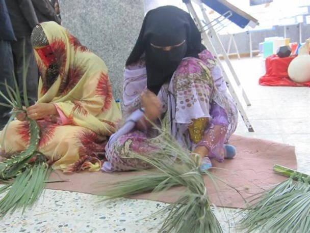 صنعت جاروبافی هنر کهن بانوان مینابی