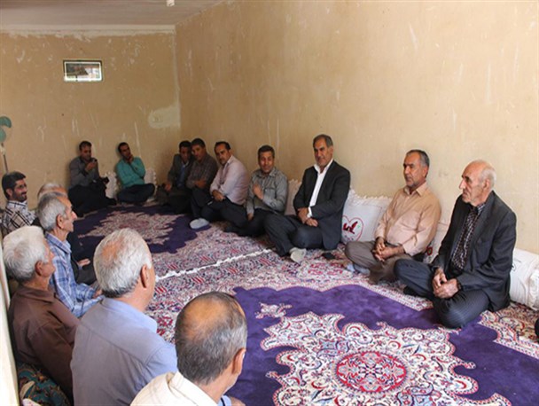 نشست صمیمی فرماندارسپیدان با اهالی روستای رودشیر