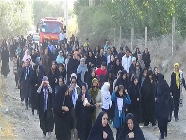 همایش پیاده روی خانوادگی در محمودآباد شاهین دژ برگزار شد+تصاویر