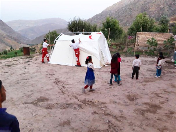 خسارت زلزله به ۵ روستای چالدران/ ۶۰ دستگاه چادر به مناطق زلزله‌زده ارسال شد