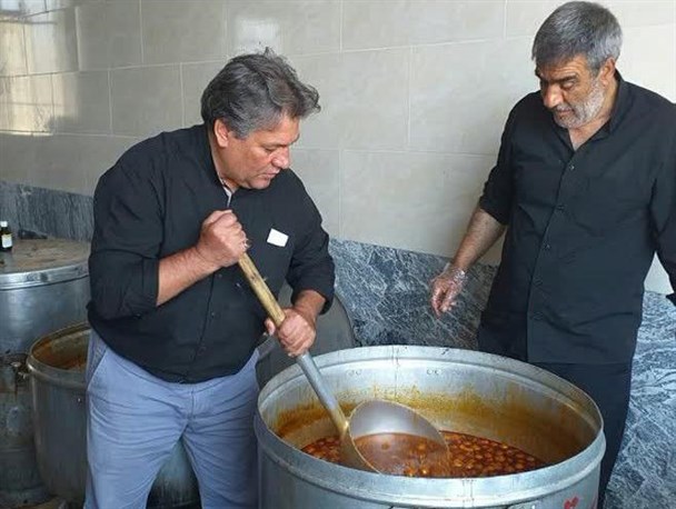 نذری؛ سنتی دیرینه که همچنان پابرجاست/توزیع دَه ها هزار نذری در ماه محرم