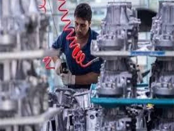 چوب دولت لای چرخ تولیدکنندگان داخلی/ واحدهای تولیدی زیر فشار تورم از گود خارج می‌شوند