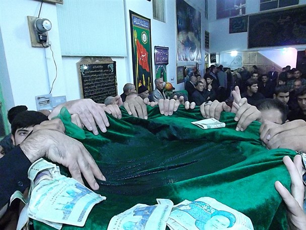 استقبال از محرم با آیین سنتی طشت گذاری