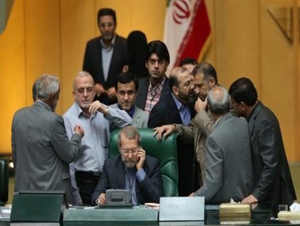 عملا پذیرش این سند که برخی بند هایش ننگ نامه است،لکه ای است بر دامن مجلس نهم