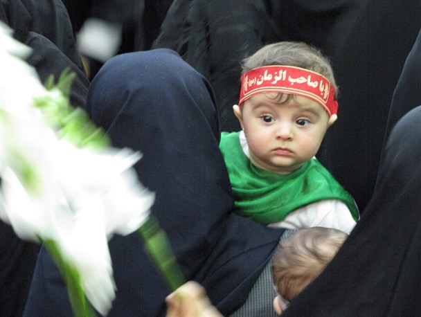 هزاران مادر  مهدیشهری لالایی گوی علی اصغر حسین(ع) / تصویری