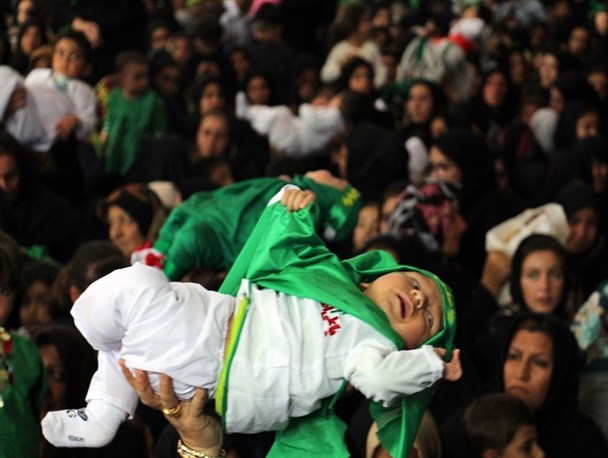 شیرخوارگان کوثری با طفل شش ماهه امام حسین (ع) همنوا شدند+تصاویر