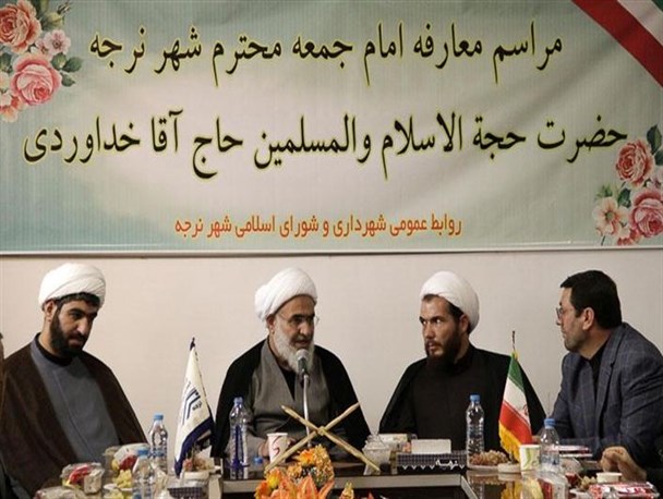بدترین تهمت به یک امام‌جمعه این است که او را چپی و یا راستی معرفی کنند
