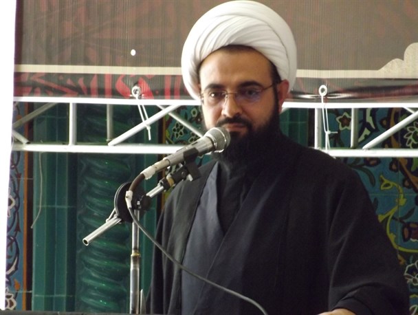 عزاداری که در مقابل فتنه‌گران موضع نگیرد حسینی نیست
