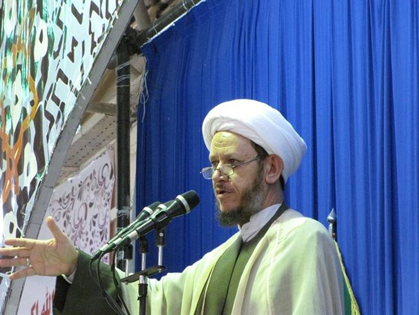 کسانی که دوتابعیتی هستند باید از مسئولیت های کلیدی کشور برکنار شوند/ با حقوق های نجومی برخورد قاطع نمی شود
