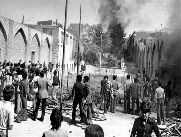 چگونه مسجد جامع کرمان را به آتش کشیدند/ وقتی رژیم شاه آخرین نفس‌هایش را کشید