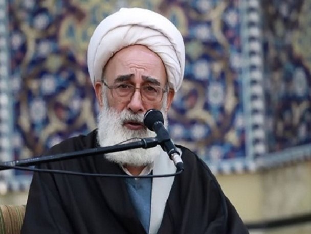 انقلاب با ولایتمداری بیمه می شود/شعارهای اصیل انقلاب حفظ و نگهداری شود