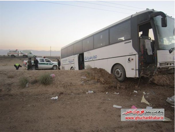 انحراف اتوبوس از جاده، 20 مصدوم برجای گذاشت