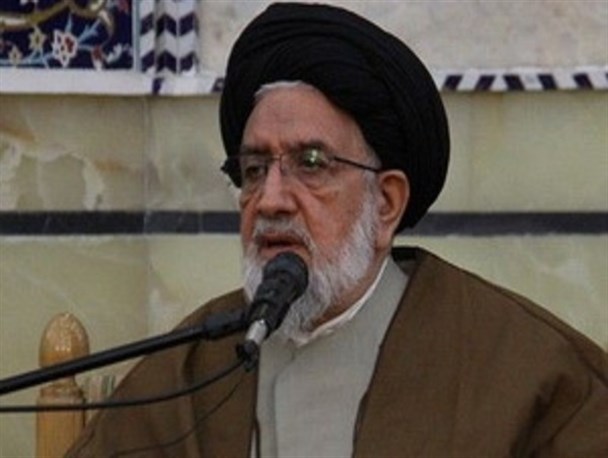 امام حسین(ع) در روز عاشورا سیاست دینی را ترسیم کرد/نمازجماعت نماد قدرت جهان اسلام است