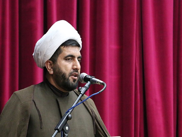 مشکل اصلی جامعه اسلام فاصله گرفتن از قرآن و توحید است