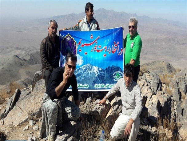 صعود کوهنوردان هرندی به سلسله کوه های فلات مرکزی ایران+ تصاویر