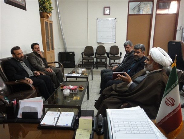 نشست بررسی مسائل آموزش و پرورشی دبیرستان علوم و معارف اسلامی کرمانشاه