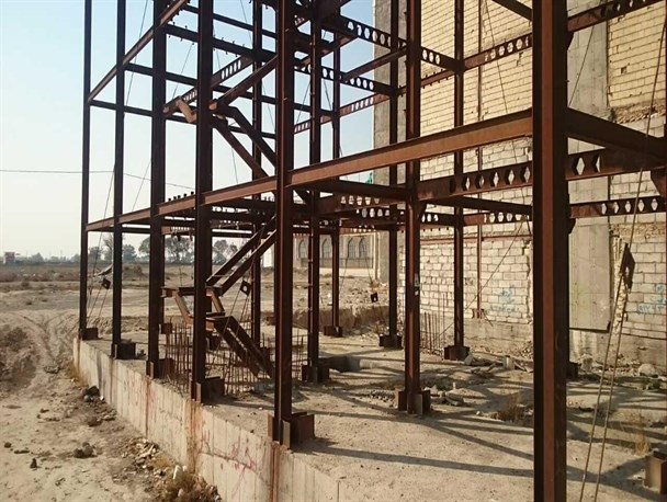 ایمنی در ساخت و ساز های شهرستان بهارستان بی معنی است+تصاویر