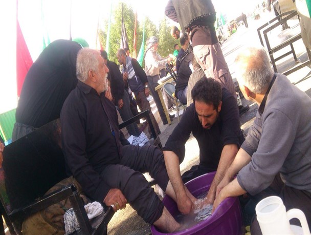 خدمت رسانی بهاری ها در موکب آیت الله بهاری در کربلای معلی+تصاویر