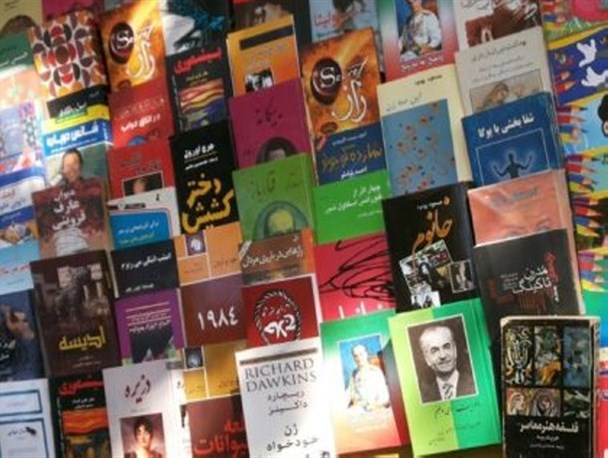 خیابان انقلاب مرکز فروش کتاب های غیرمجاز است