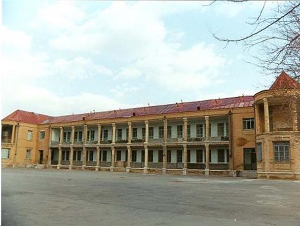دبیرستان تاریخی امام(ره) در بروجرد نفس های آخر را می کشد/گرد تخریب این بار بر سر مدرسه ای تاریخی