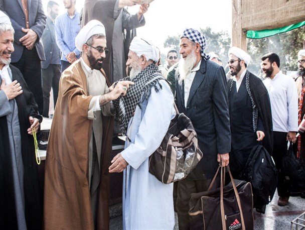 اعزام روحانیون اهل سنت گلستان برای راهپیمایی عظیم اربعین برای اولین بار+گزارش تصویری