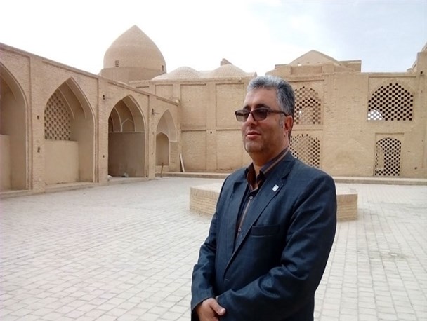 مرمت سنگ مقبره امیر اویس در اردستان پایان یافت