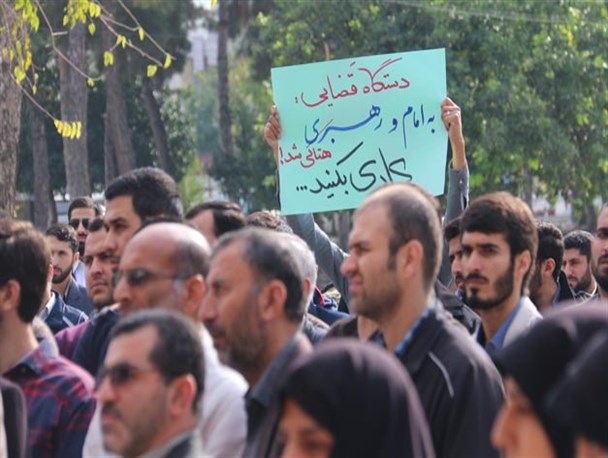 حاشیه های تصویری تجمع اعتراضی طلاب گلستانی به هتاکی های اخیر در دانشگاه منابع طبیعی