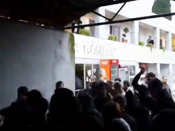 گذرگاه مرزی آستارا دچار ازدحام شد! / افزایش شور حسینی زائران جمهوری آذربایجان برای پیاده روی اربعین