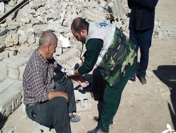 دست‌های یاری‌گر نورچشمی‌های انقلاب دور از لنز دوربین‌ها/ سپاه در کنار مردم