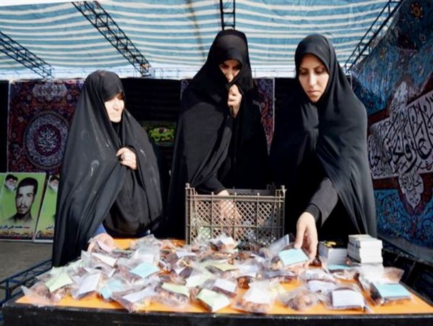 پذیرایی از زائران امام رئوف با طعم عشق و ارادت + تصاویر