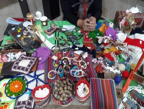 برپایی نمایشگاه صنایع دستی بانوان سیرجانی+تصاویر